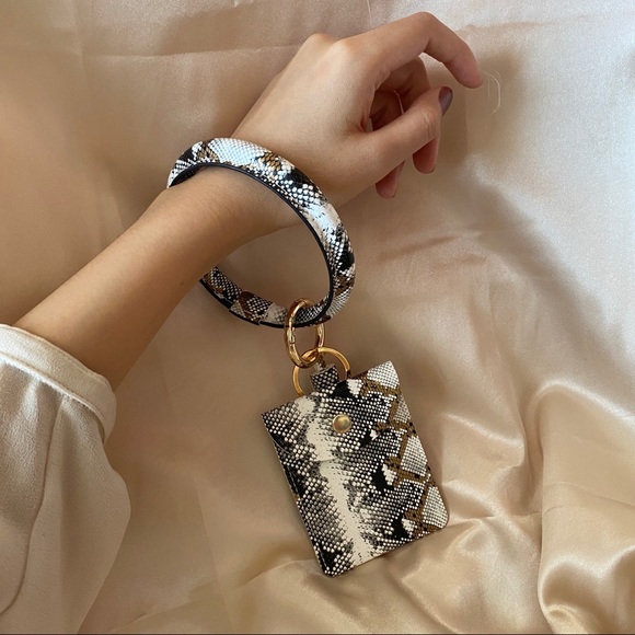 Snake Skin Print Keychain Bracelet - Picture 3 of 10